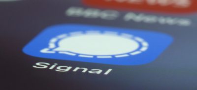 The Signal app on a smartphone. Image courtesy Pexels.